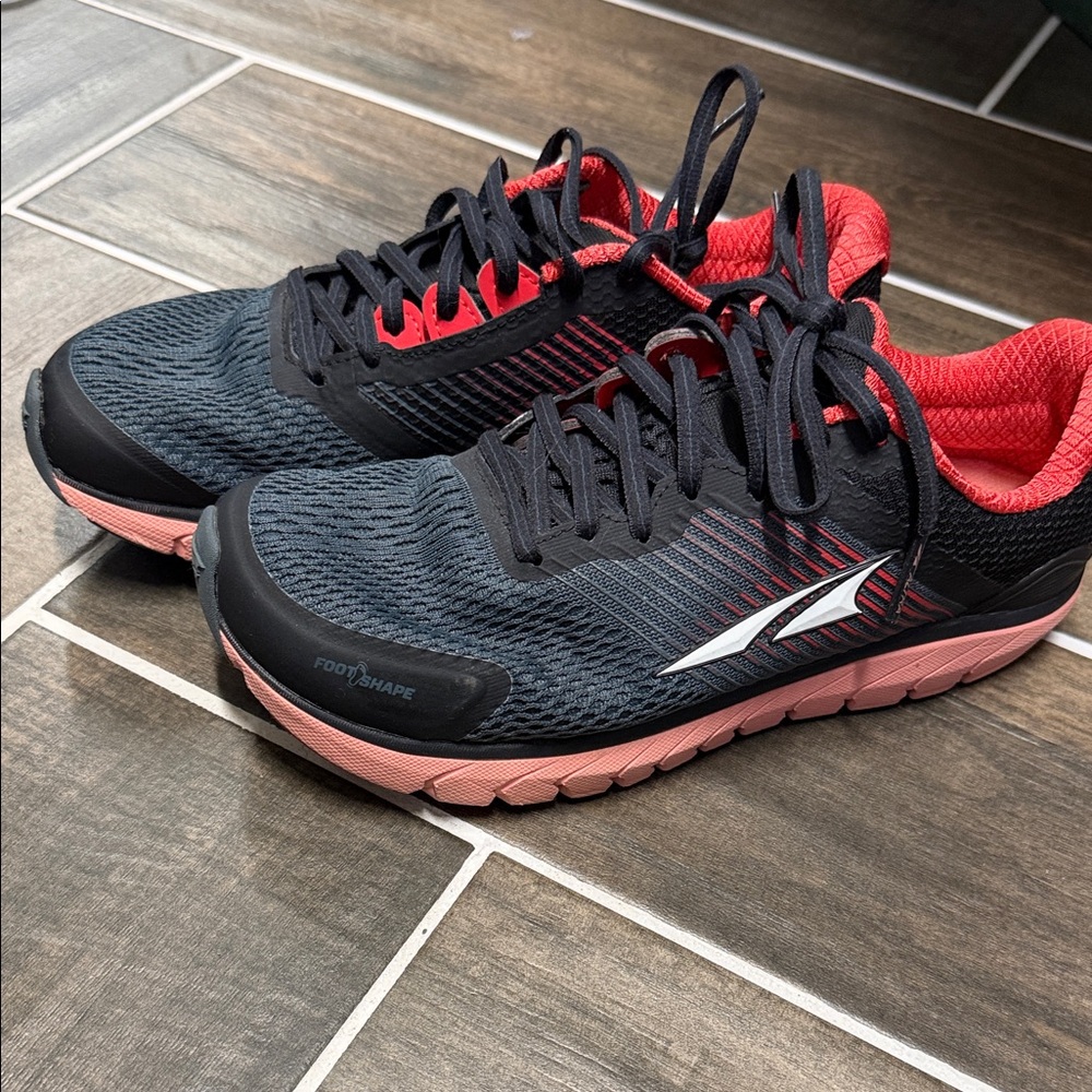 Altra Women's Black and Coral Running Shoes - Picture 2 of 6